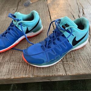 Nike Vibrant Blue and Aqua Sneakers